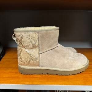 UGGS Women Boots