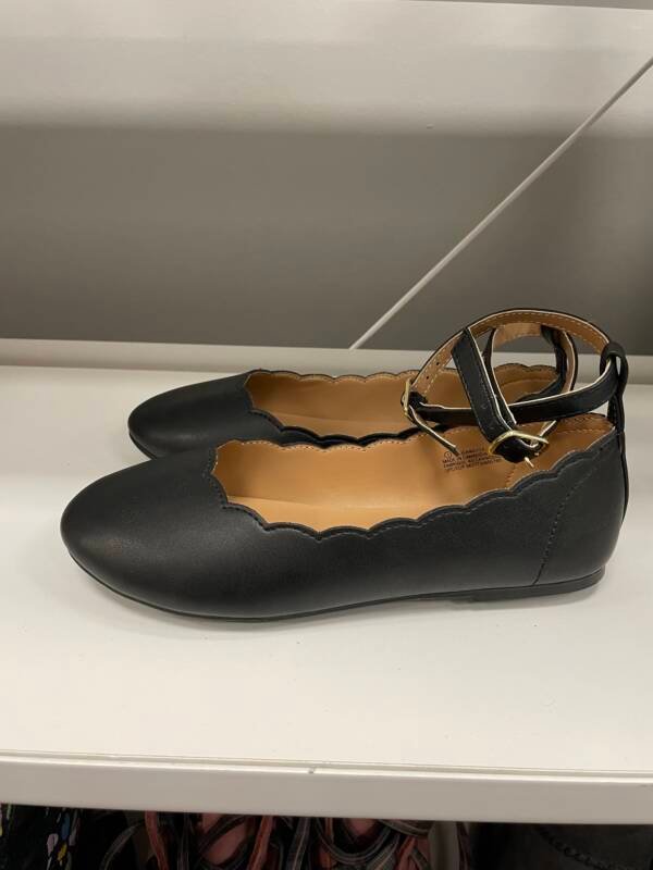 Elegant Black Scalloped Ballet Flats with Ankle Strap - Image 2