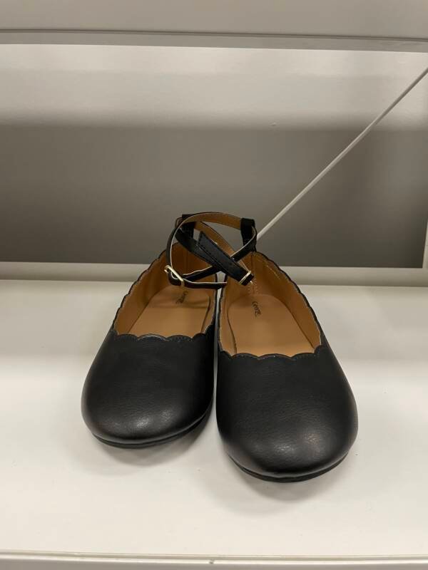 Elegant Black Scalloped Ballet Flats with Ankle Strap